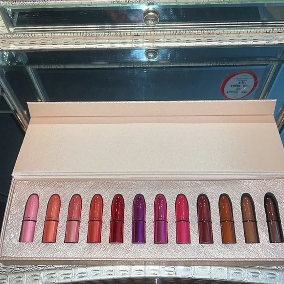 NIB! Mac Cosmetics Snow Ball Mini Lipstick Kit. - Picture 3 of 11